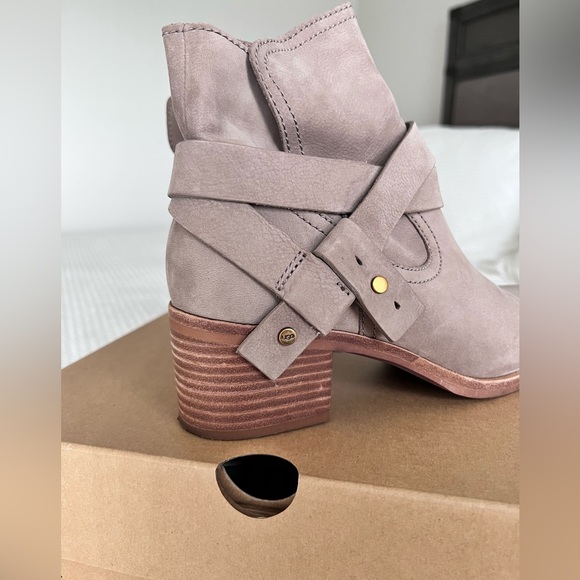 Women's UGG Booties - Picture 5 of 5